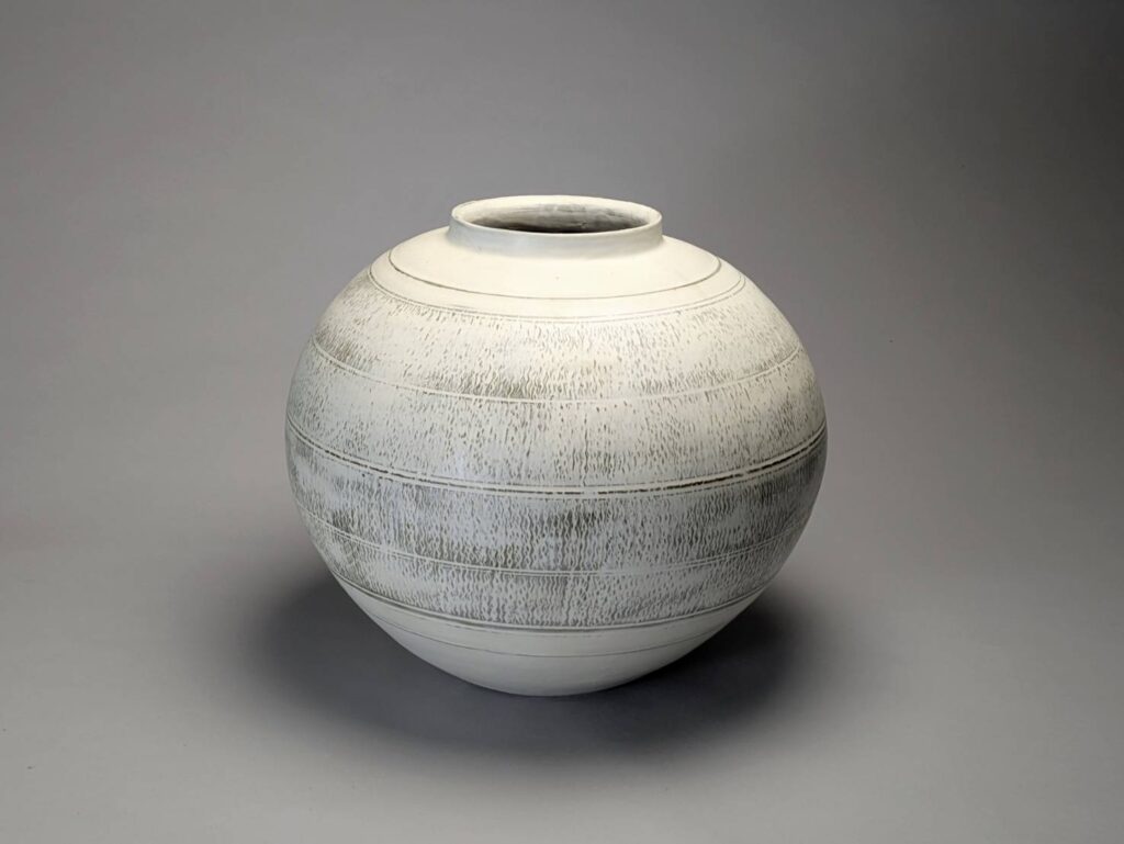 白化粧線文花壺 33x28.5