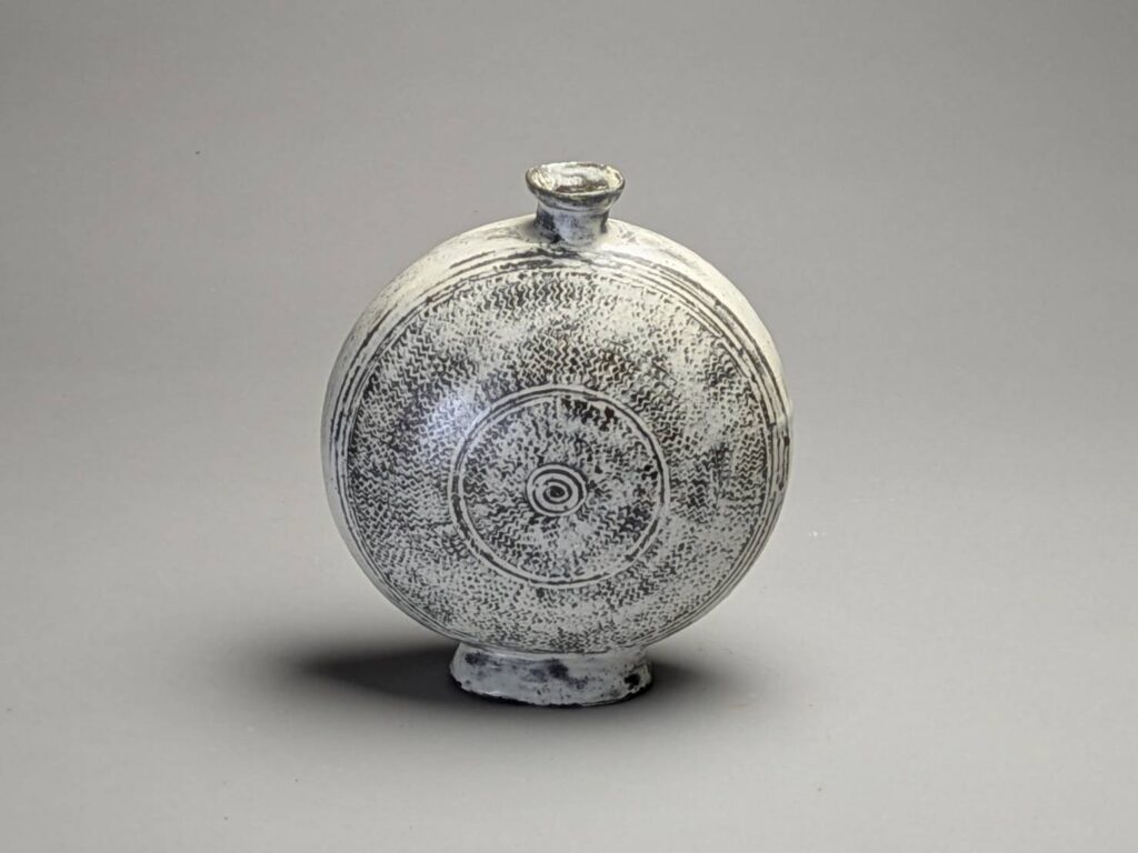 三島扁壺 16x8x19