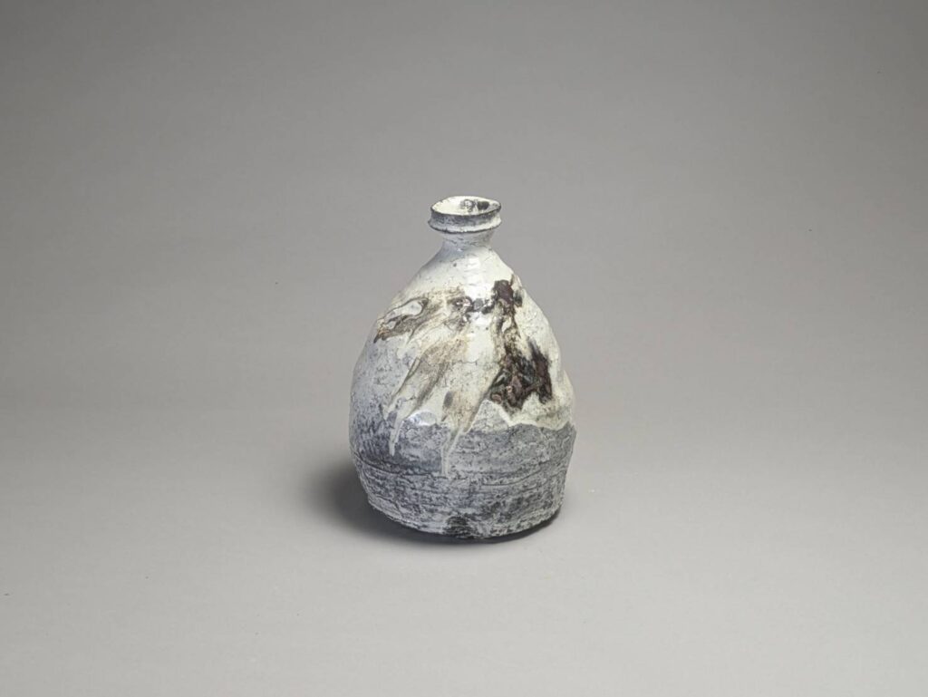 粉引鉄彩花入 15.5x22